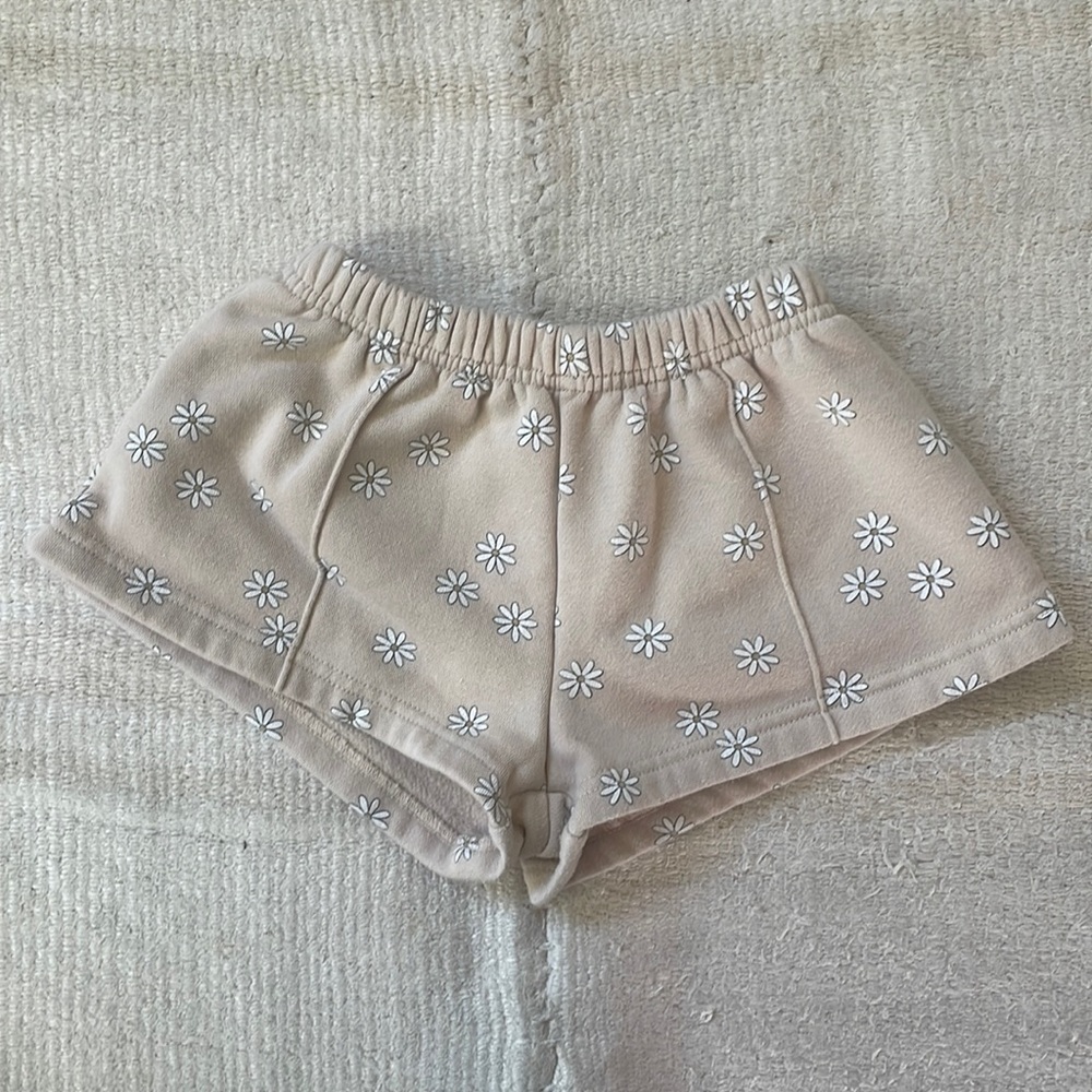 RYLEE & CRU DAISY PRINT SWEAT SHORTS 4/5